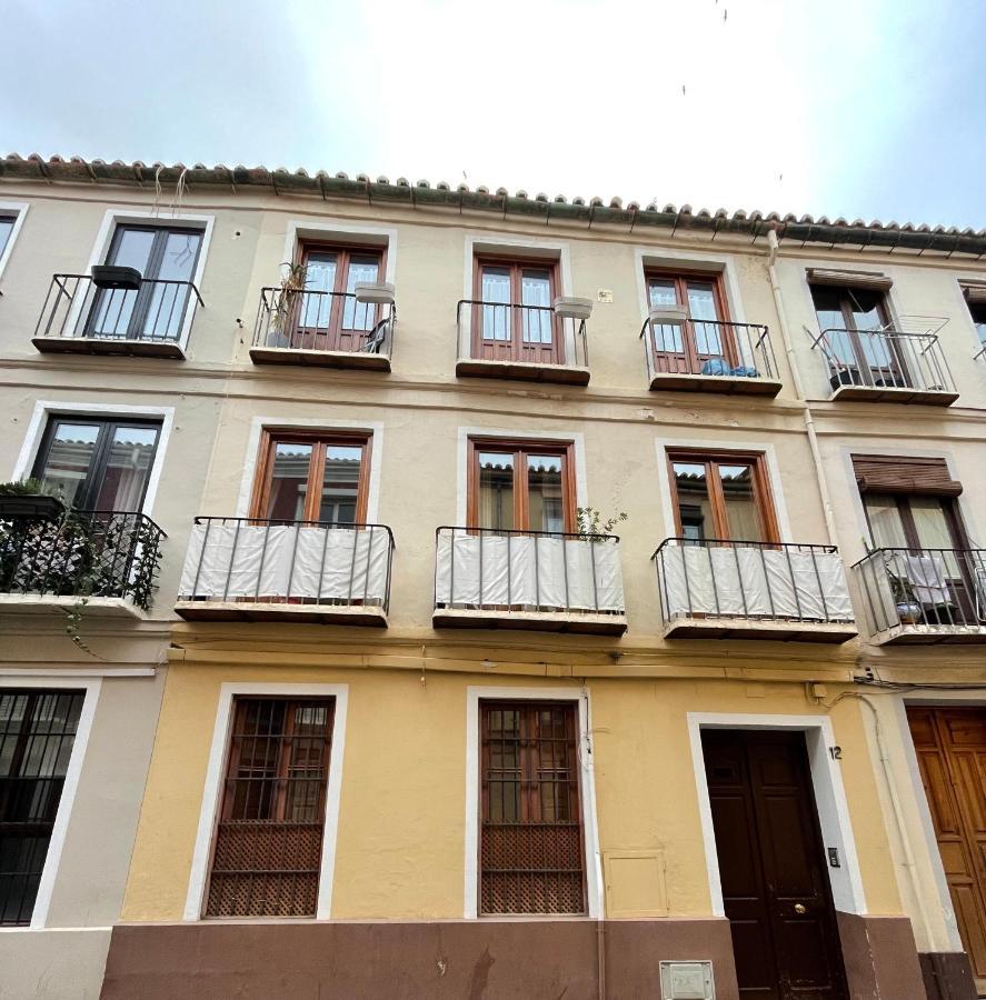 Encantador Apartamento Con Patio Малага Экстерьер фото