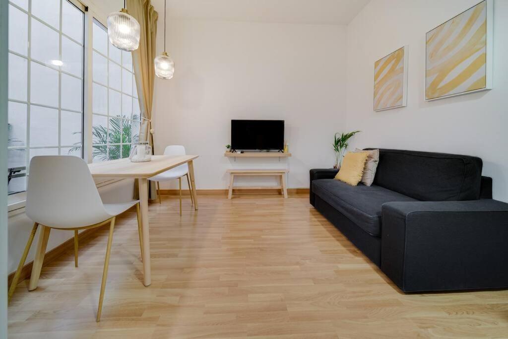 Encantador Apartamento Con Patio Малага Экстерьер фото