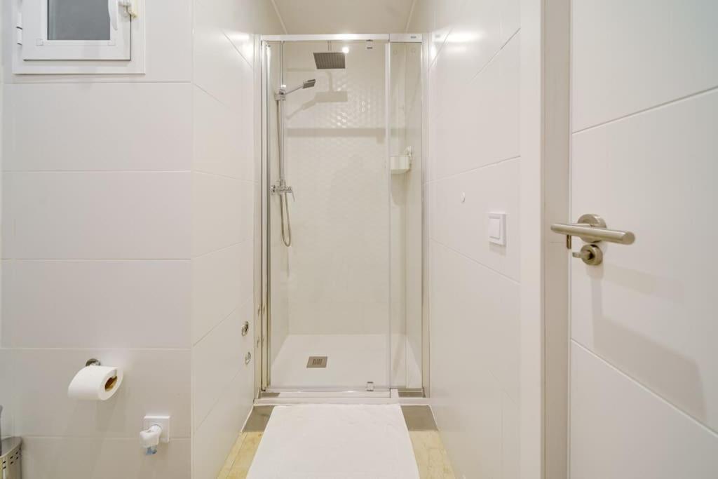 Encantador Apartamento Con Patio Малага Экстерьер фото