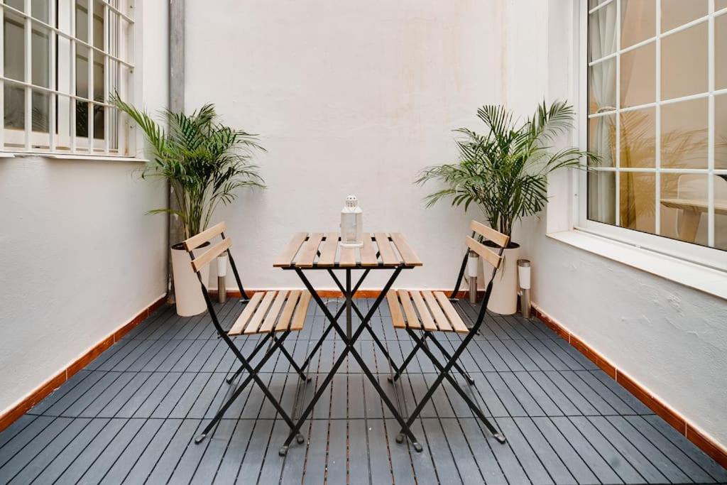 Encantador Apartamento Con Patio Малага Экстерьер фото
